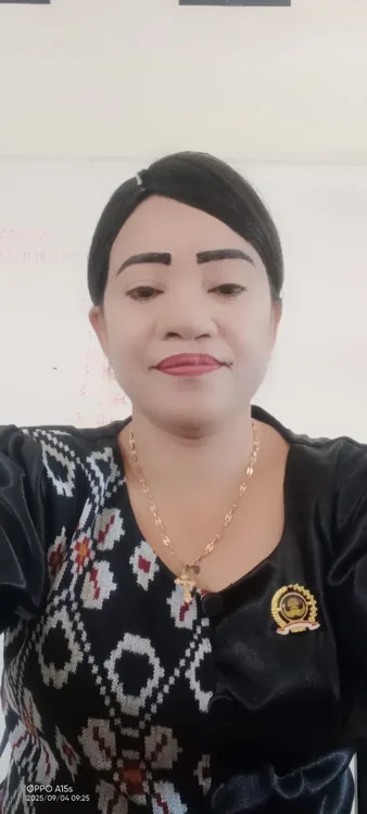 Foto : Penjabat Kepala Desa Bo'a Amelia Nggadas