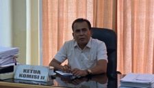 Foto : Ketua Komisi II DPRD Rote Ndao Meksi Mooy 