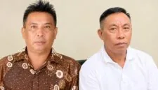 Foto : Danial Daud Saudale (Baju Putih) dan Matias